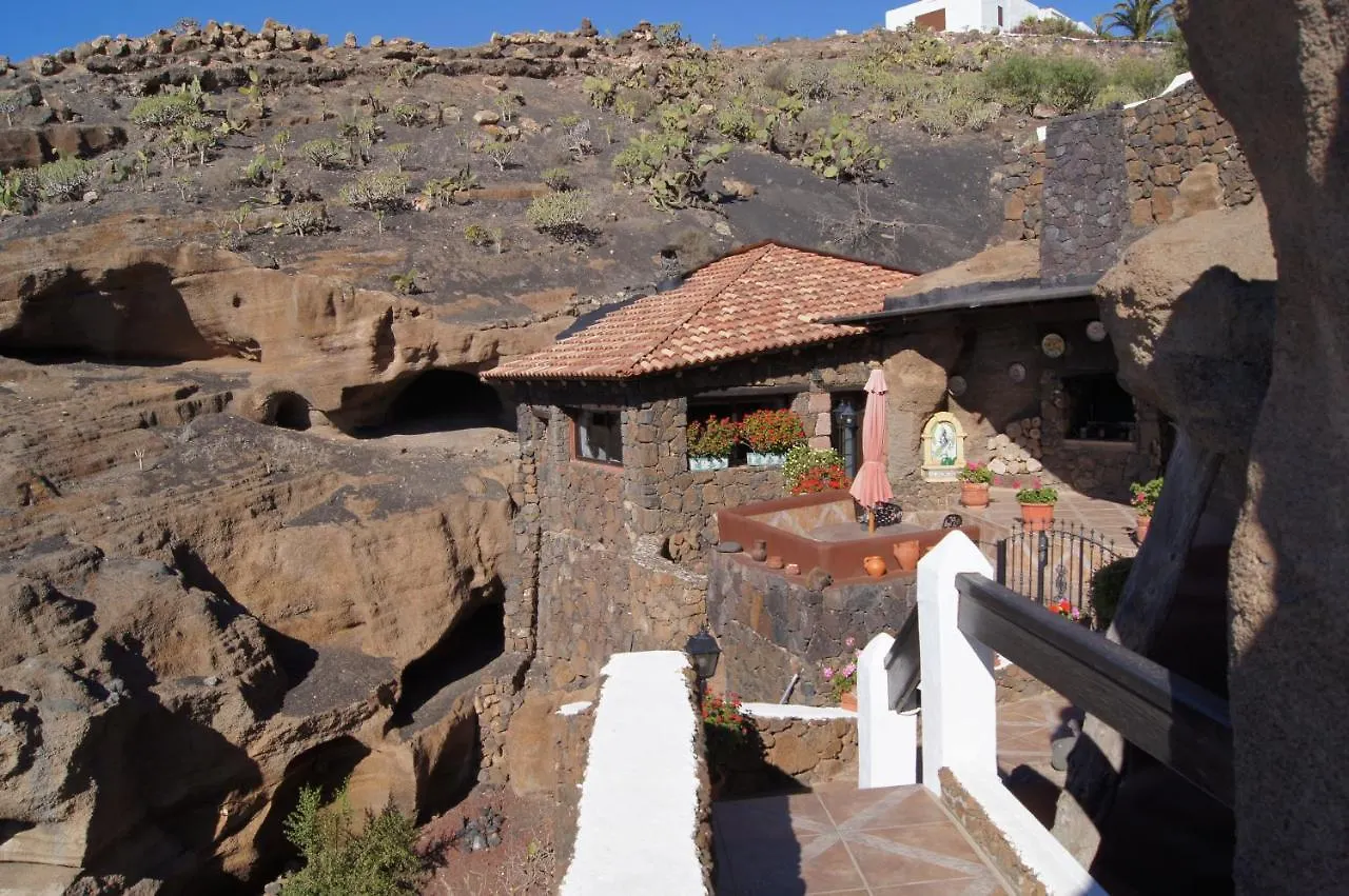 Castillo Lanzarote Villa Sophie - Luxury Villa -Sleep In A Volcanic Cave With Heated Pool Tías
