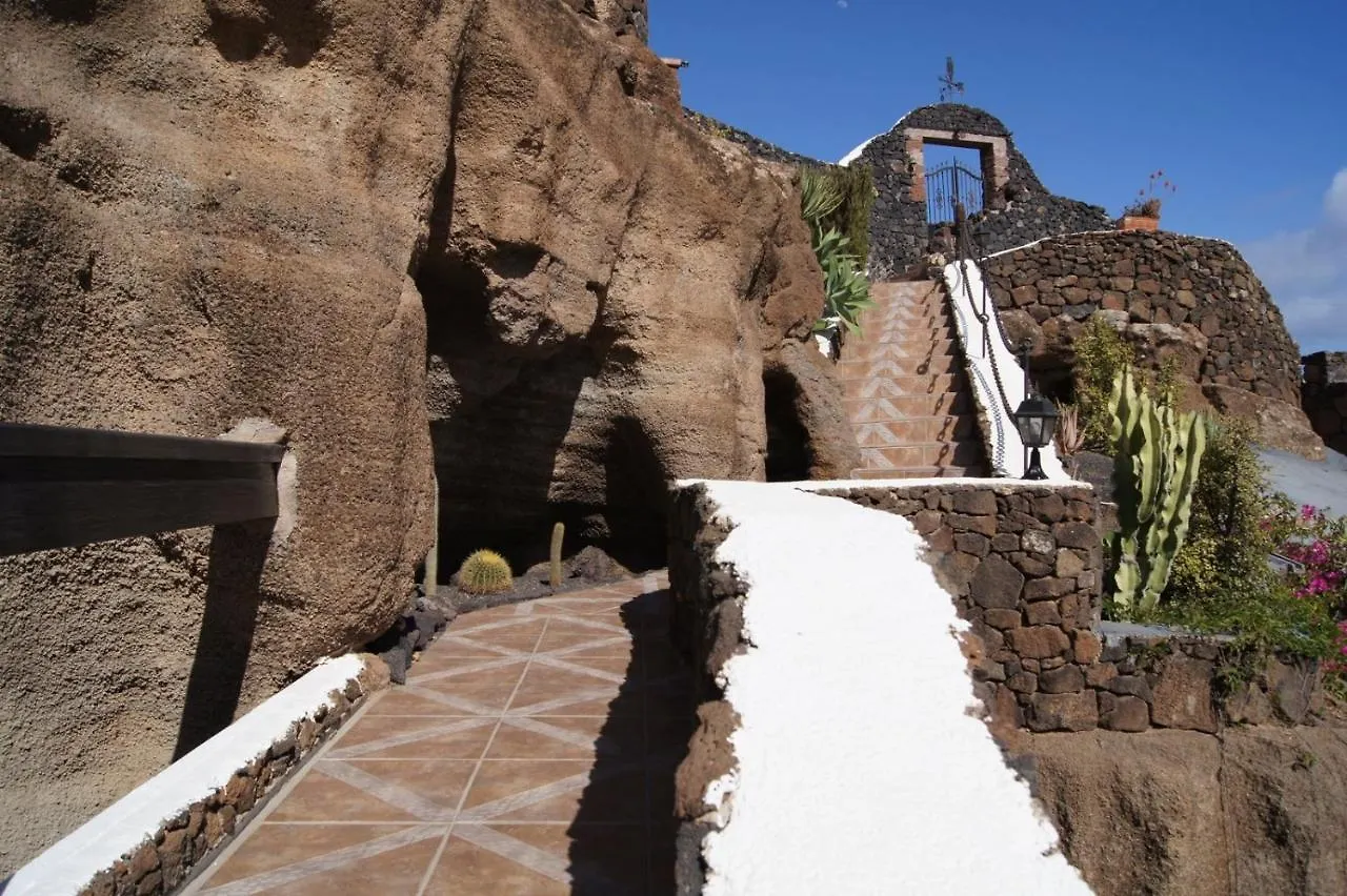 Castillo Lanzarote Villa Sophie - Luxury Villa -Sleep In A Volcanic Cave With Heated Pool Tías