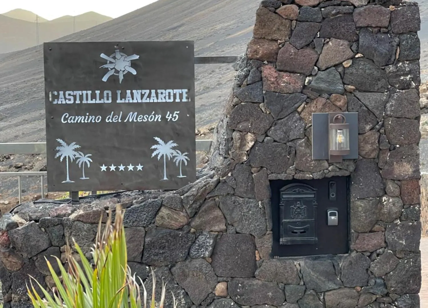 Castillo Lanzarote Villa Sophie - Luxury Villa -Sleep In A Volcanic Cave With Heated Pool Tías