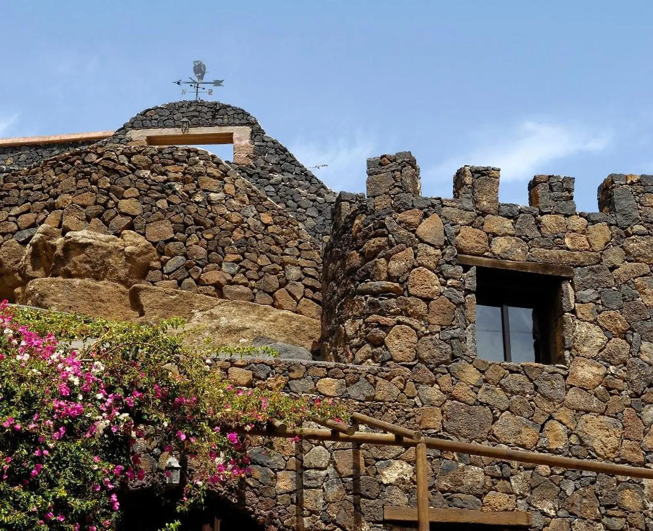 Castillo Lanzarote Villa Sophie - Luxury Villa -Sleep In A Volcanic Cave With Heated Pool Tías