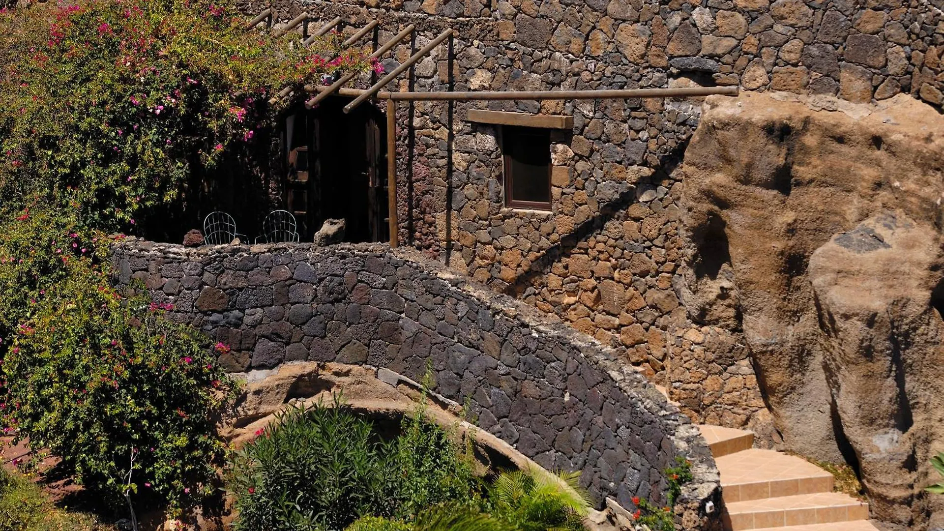 Castillo Lanzarote Villa Sophie - Luxury Villa -Sleep In A Volcanic Cave With Heated Pool Tías