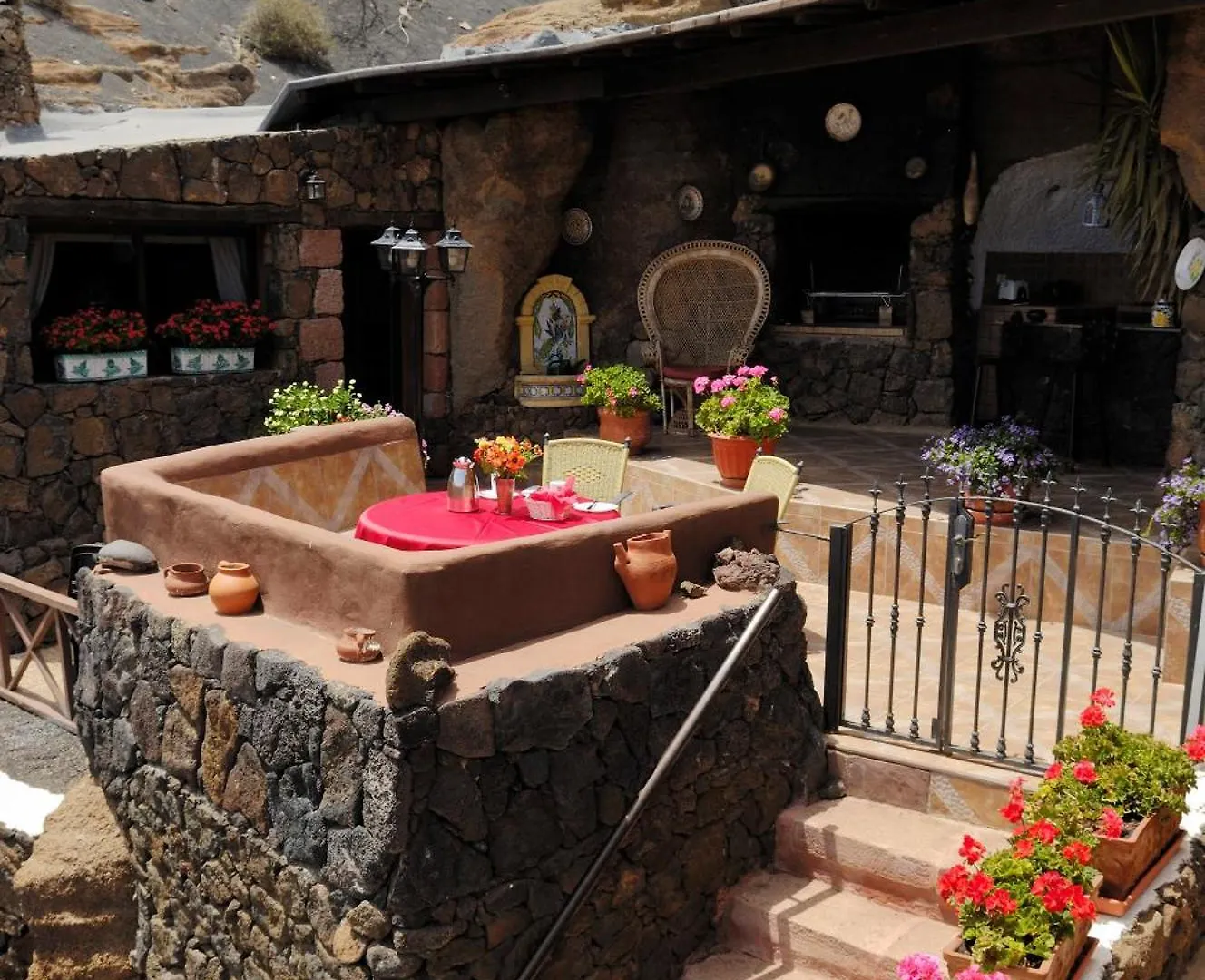 Castillo Lanzarote Villa Sophie - Luxury Villa -Sleep In A Volcanic Cave With Heated Pool Tías Espagne