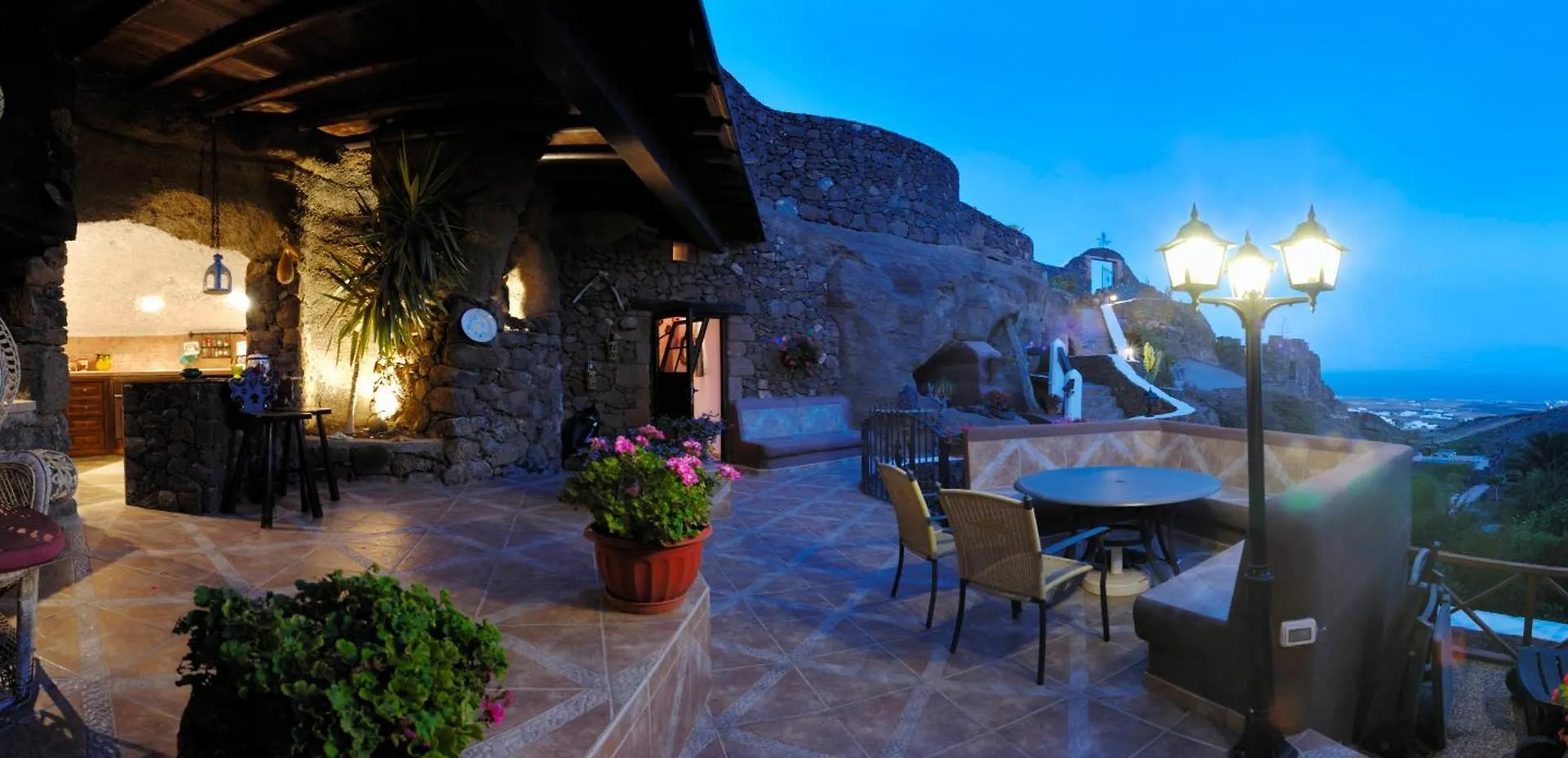 Castillo Lanzarote Villa Sophie - Luxury Villa -Sleep In A Volcanic Cave With Heated Pool Tías