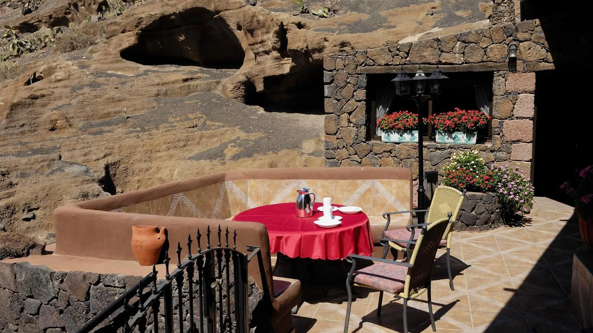 Castillo Lanzarote Villa Sophie - Luxury Villa -Sleep In A Volcanic Cave With Heated Pool Tías