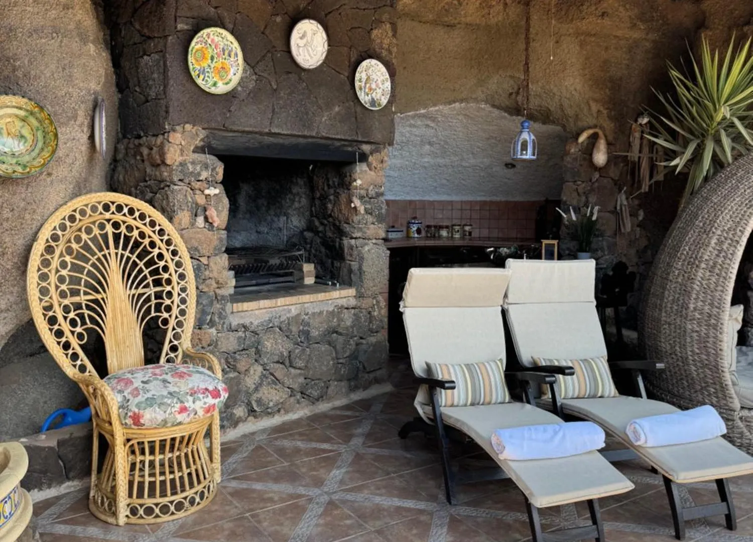 Castillo Lanzarote Villa Sophie - Luxury Villa -Sleep In A Volcanic Cave With Heated Pool Tías
